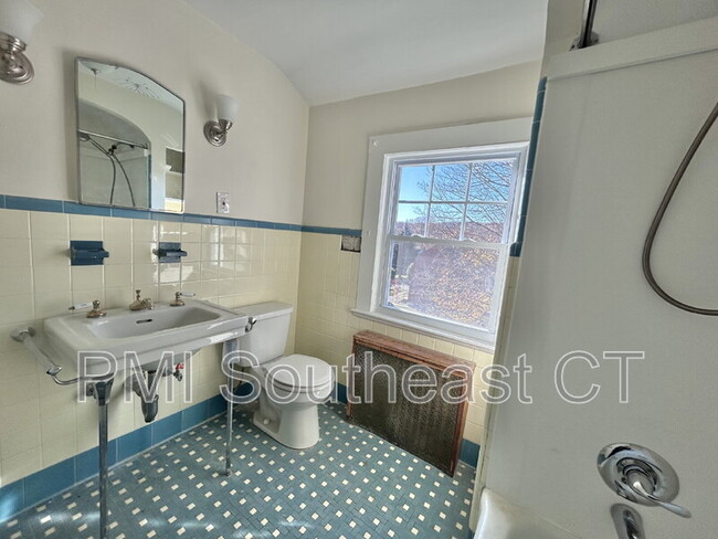 Building Photo - 142 Old Norwich Rd