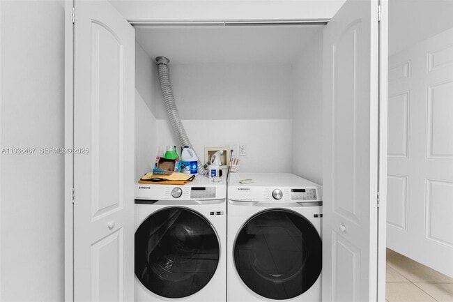 Building Photo - 851 SW 154th Path