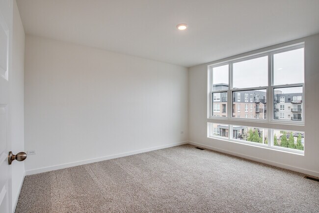 Building Photo - 382 Summit Cir