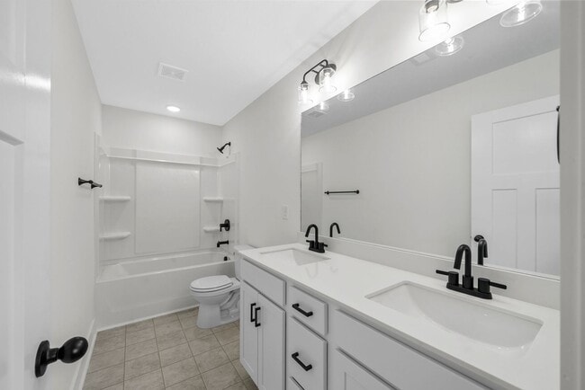 Building Photo - Pet Friendly Two Bedroom!