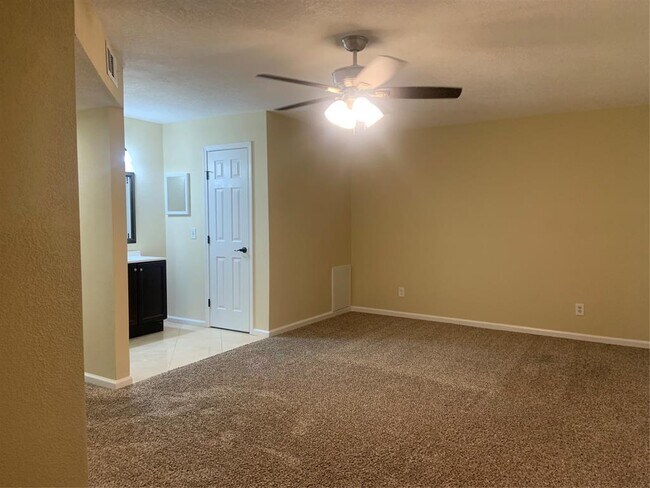 Building Photo - 16618 Oxnard Ln