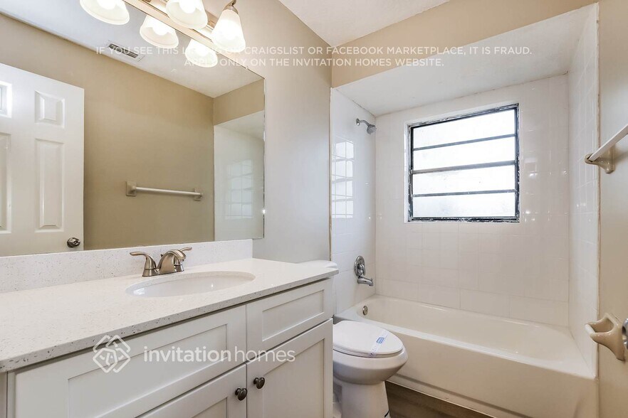 Building Photo - 537 Woodview Dr