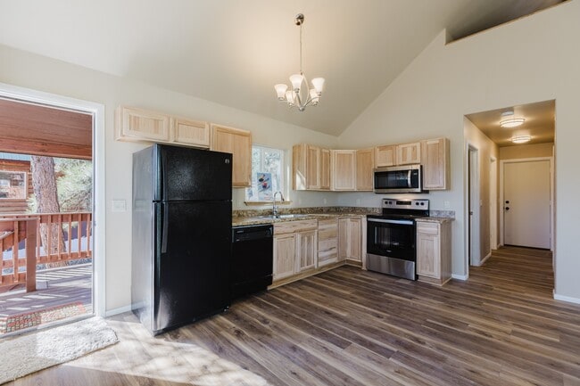Building Photo - 337A Brookhill Dr