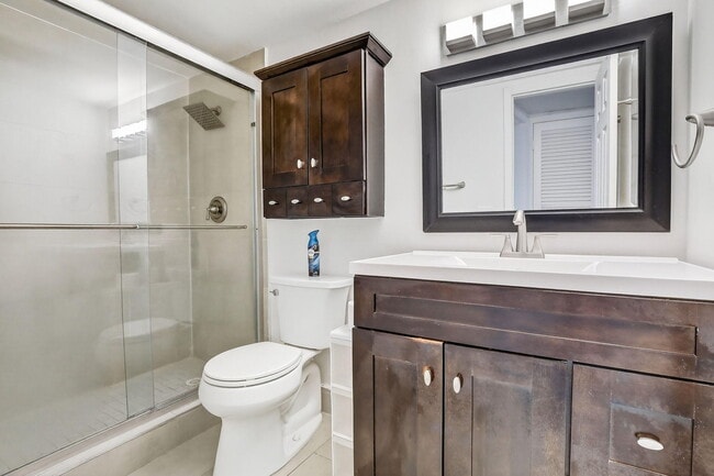 Building Photo - 581 Blue Heron Dr