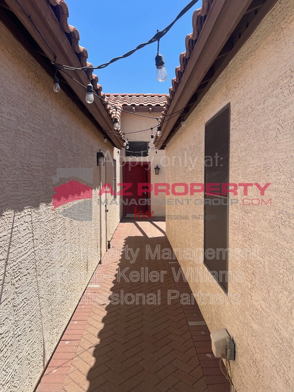 Building Photo - 5431 W Cochise Dr