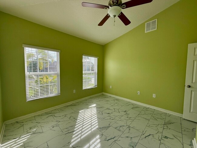 Building Photo - 5997 Ridge Lake Cir