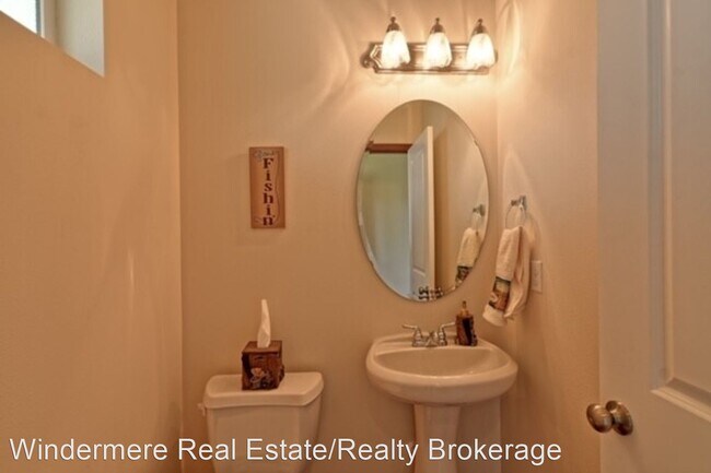 Building Photo - 3 br, 2.5 bath House - 6929 61st Dr NE