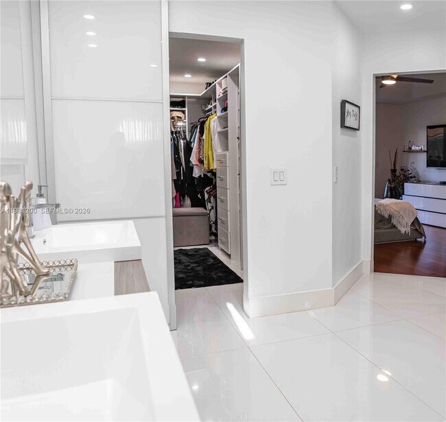 Building Photo - 4957 NW 93rd Doral Pl