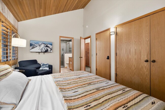 Building Photo - 70335 Sword Fern