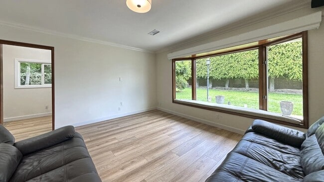 Building Photo - 10462 Sierra Cir