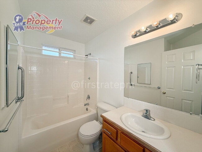 Building Photo - 1923 N Tyra Ave