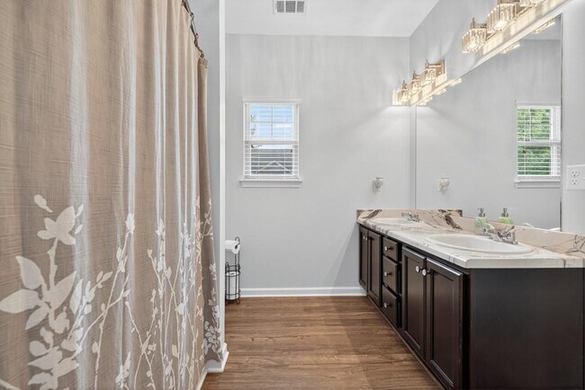 Building Photo - 256 Valley Xing