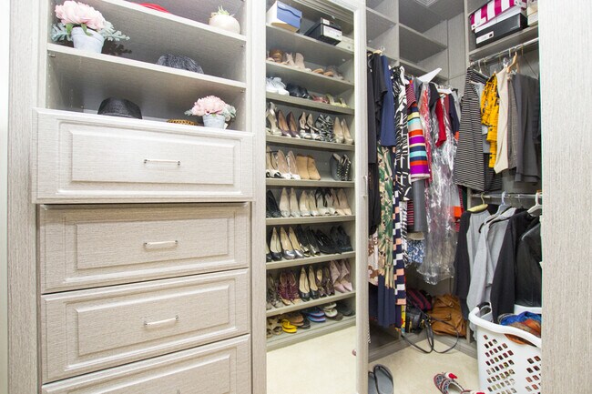 Building Photo - Exquisitely Maintained Home in the Coveted Goldsmith - Schiffman/ Hsv High school