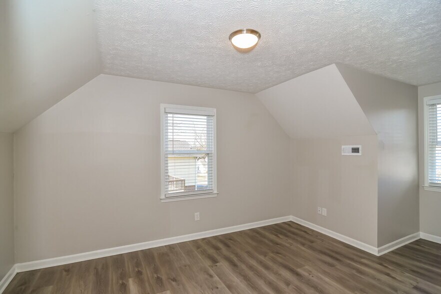 Building Photo - 1423 Marymont Dr