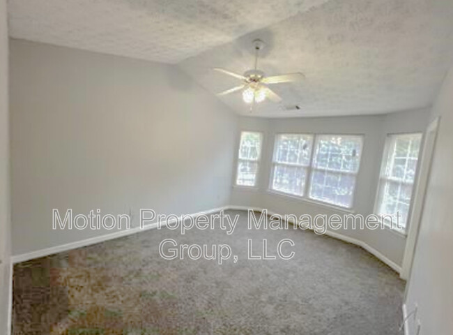 Building Photo - 5556 Pineridge Ct