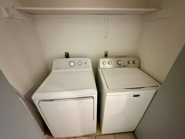 Building Photo - 2 Bedroom Condo Walking Distance to Baylor...