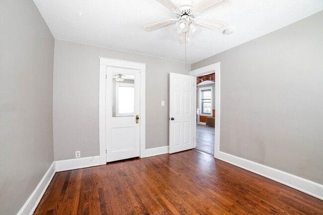 Building Photo - 5 Maple Ave