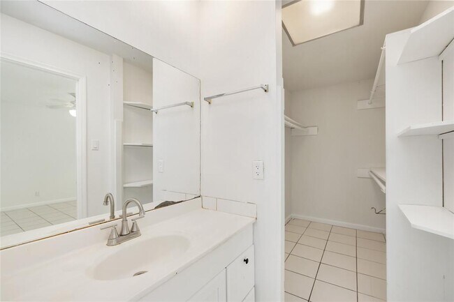 Building Photo - 10707 Glenfield Ct