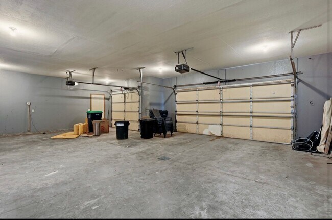 Building Photo - ? Luxury Living in Saginaw Township | 4 Bed • 4 Bath ?