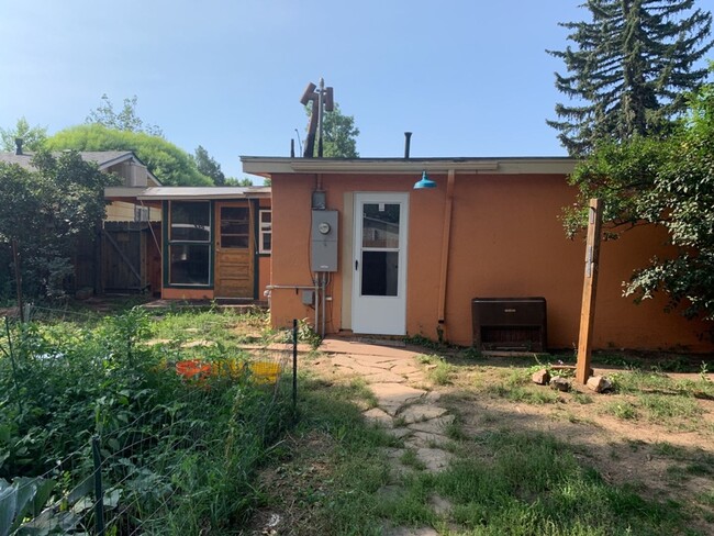 Building Photo - STUDENTS WELCOME! Cozy 1-Bedroom Bungalow ...