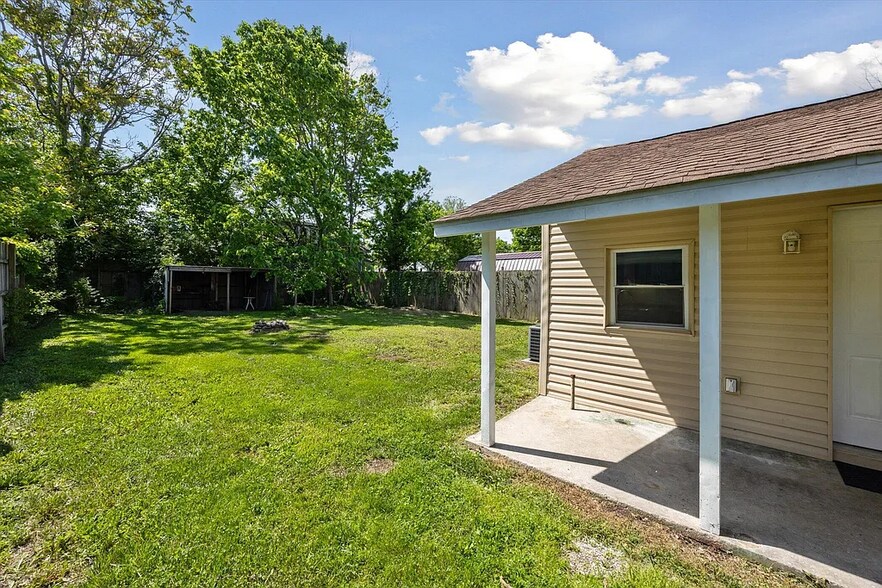 Building Photo - 330 Richmond Ave