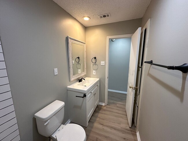 Building Photo - 4738-4740 Berridge Lane