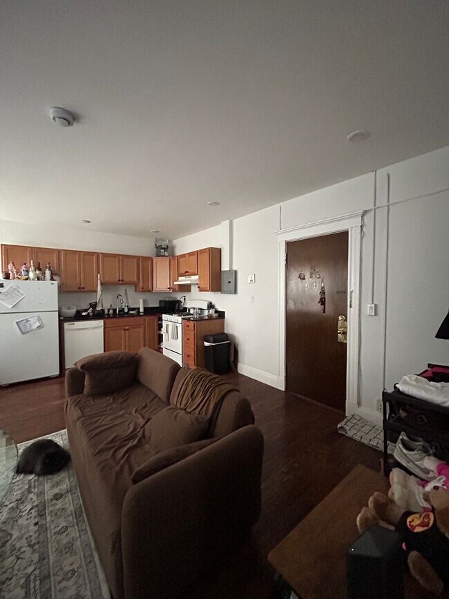 Building Photo - Don't miss out on this amazing deal!