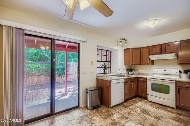 Building Photo - 4901 E Kelton Ln