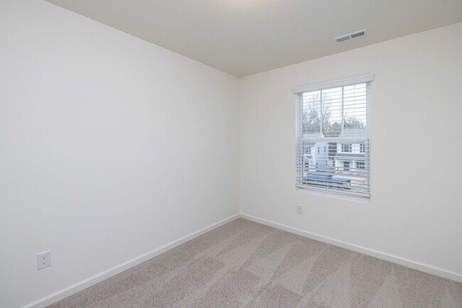 Building Photo - Charming 3-Bedroom End Unit Townhome Near Jack Alexander Blvd - MOVE IN SPECIAL