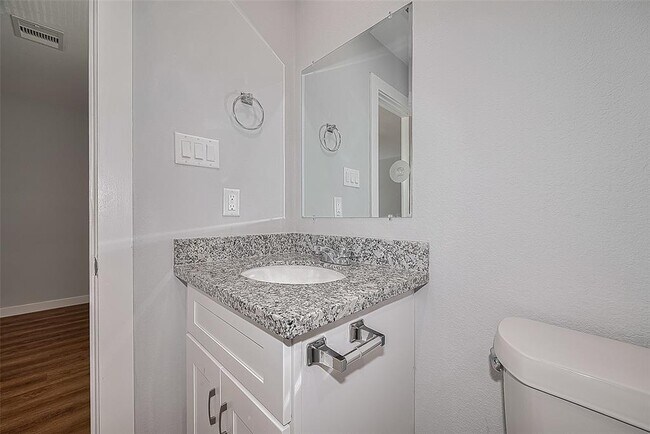 Building Photo - 6611 Bacher St