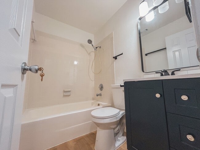 Building Photo - 1815 Gracy Farms Ln