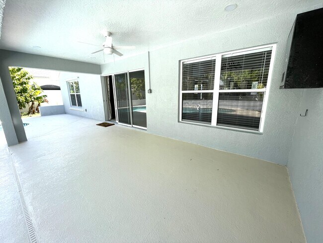 Building Photo - 1171 Tamango Dr