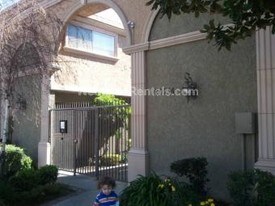 Building Photo - 20214 Cohasset St