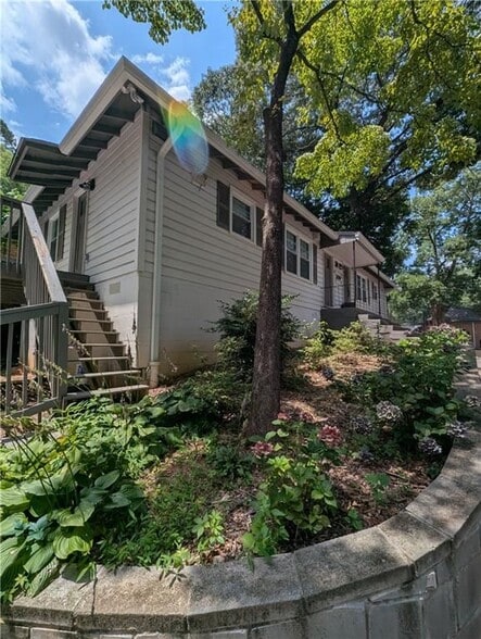Building Photo - 2079 Northside Dr NW