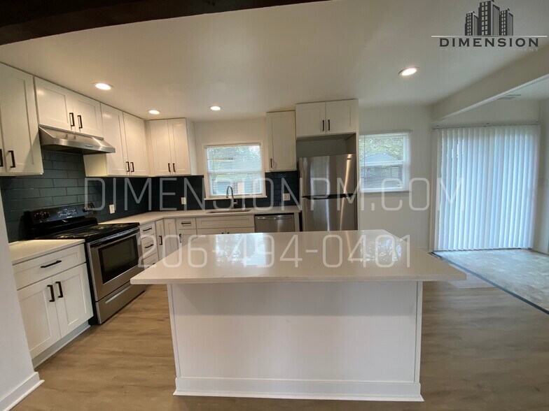 Building Photo - 9012 Highland Ave SW