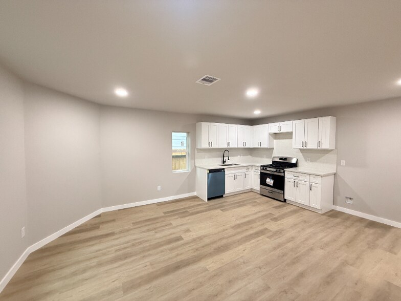 Building Photo - 1519 McKee St