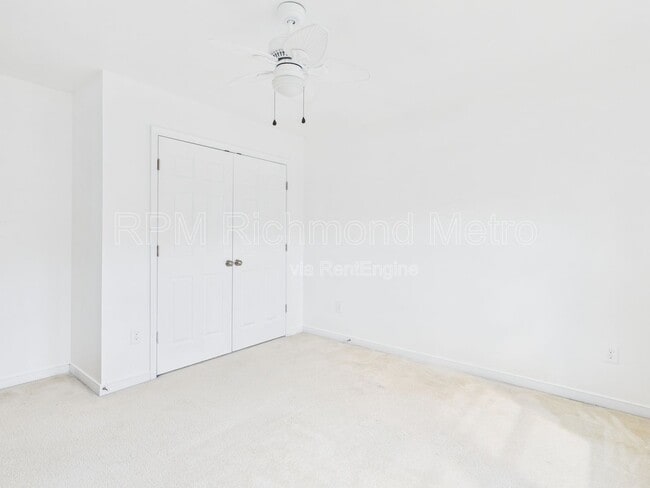 Building Photo - 656 Abbey Village Cir