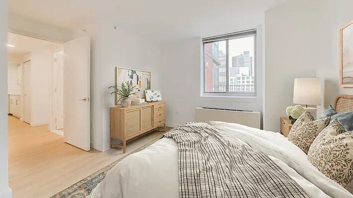 Building Photo - 448 W 37th St