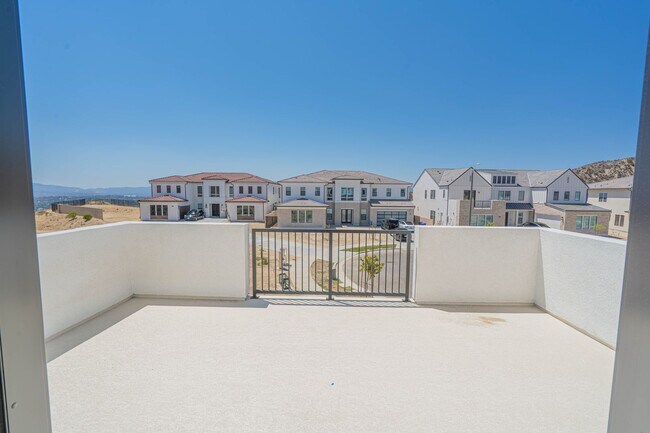 Building Photo - Spacious 5-Bedroom Home with Community Ame...