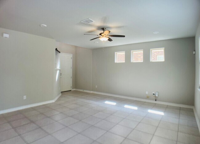 Building Photo - Charming Nestled Home near 281 and 1604