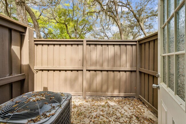 Building Photo - Mariners Walk - Easy walk to the beach