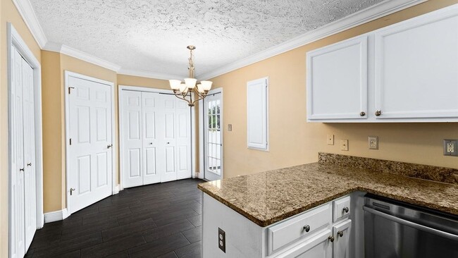Building Photo - 406 Leawood Cir