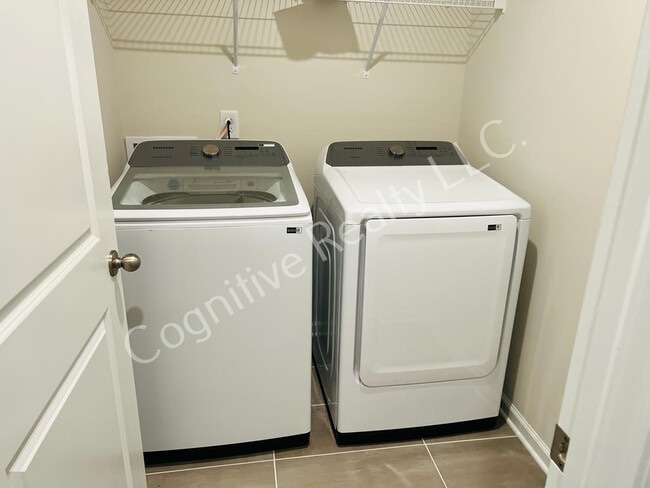 Building Photo - 280 Brook Farm Ln