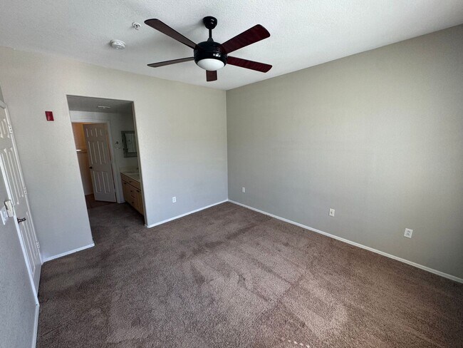 Building Photo - 2 Bedroom - 2 Bath - Garage - 940 Sq. Ft. Condo Tempe Town Lake Condos