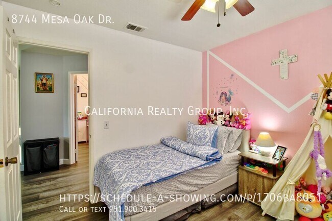 Building Photo - 8744 Mesa Oak Dr