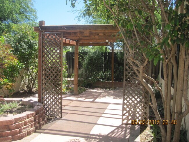 Building Photo - 3394 N Glen Creek Dr