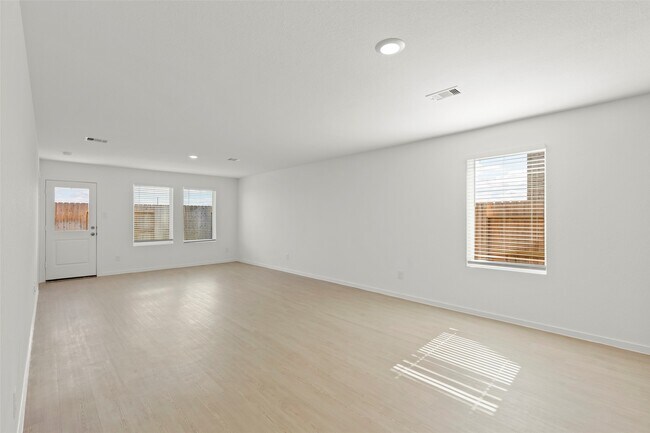 Building Photo - 16854 Great Highlands Dr