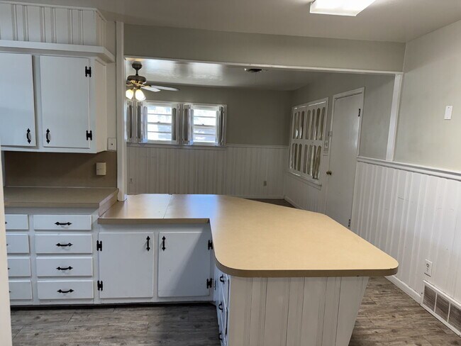 Building Photo - "Spacious 4-Bedroom Home with 2 Full Baths in Lubbock – 1,984 Sq Ft of Comfort!"
