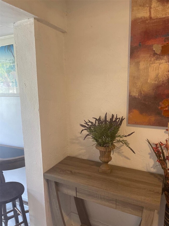 Building Photo - 408 SW 68th Ave