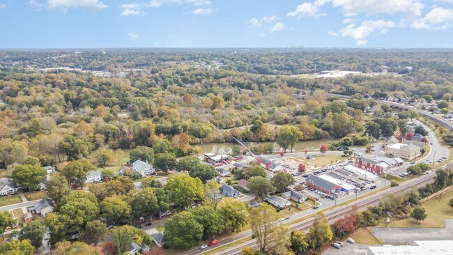 Building Photo - **Price Reduced with HOLIDAY MOVE-IN SPECIAL! $500 off 1st full month's rent with lease signed by...